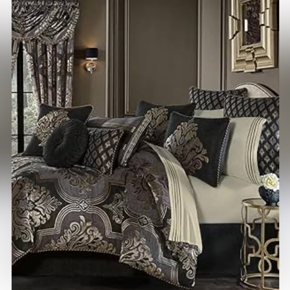 Two J. Queen New York Astoria Euro Shams